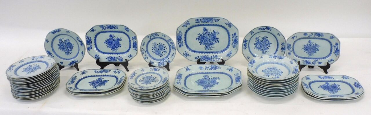 Chinese Export Porcelain Dinner Service