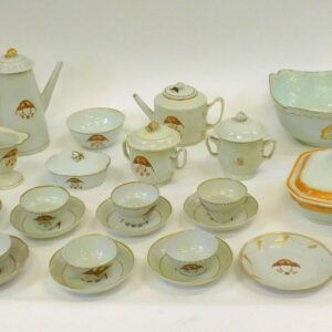 (29) Pieces of Lowestoft Porcelain Tea Set. Late 18th / early 19th century. American Market Soft Paste. Eagle Designs.