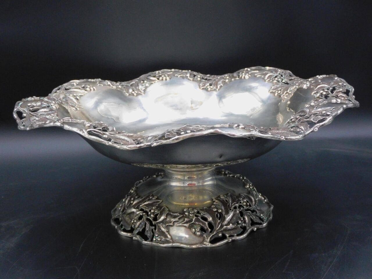 Late 19th Century Sterling Silver Bowl with Holly Leaf and Berry Design by Tenant Company