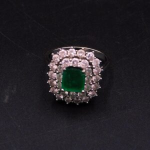 Unknown Artist - 18kt White Gold Diamond and Emerald Lady's Ring