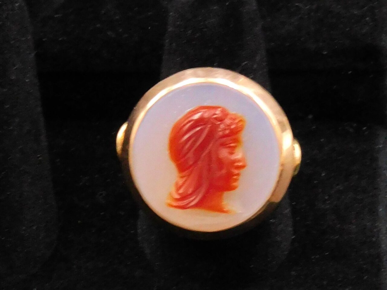 Antique 14kt Gold Hard Stone Cameo Ring