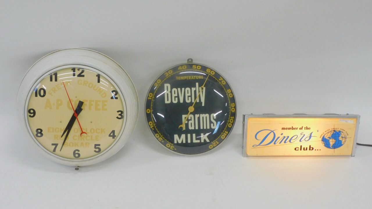 Vintage Illuminated Diners Club Advertising Light