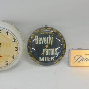 Vintage Illuminated Diners Club Advertising Light