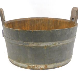 Early 19th Century Pine Painted Wooden Tub with Iron Bands and Original Green Finish