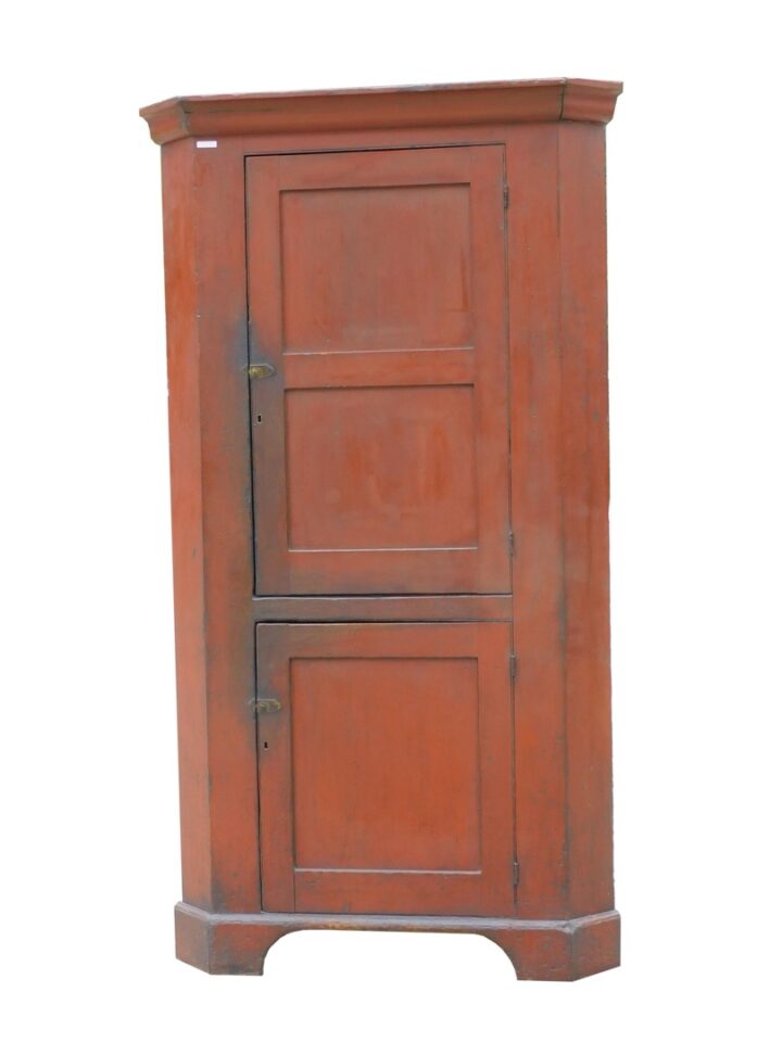 Early 19th Century American Poplar Wood 2-Door Corner Cupboard