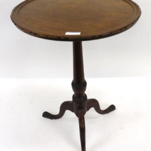 Queen Anne Mahogany Candle Stand