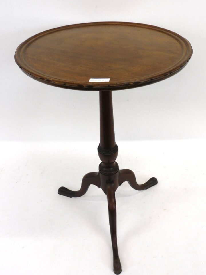 Queen Anne Mahogany Candle Stand