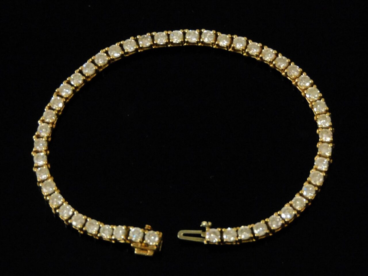 Antique Tennis Bracelet with 14K Yellow Gold and Diamonds