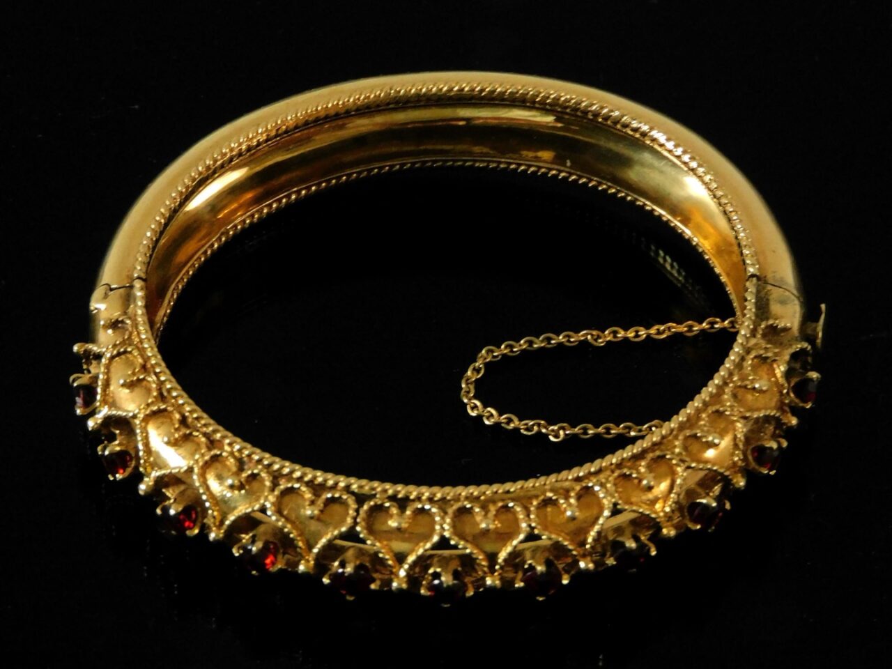 Antique 14K Yellow Gold Garnet Bracelet