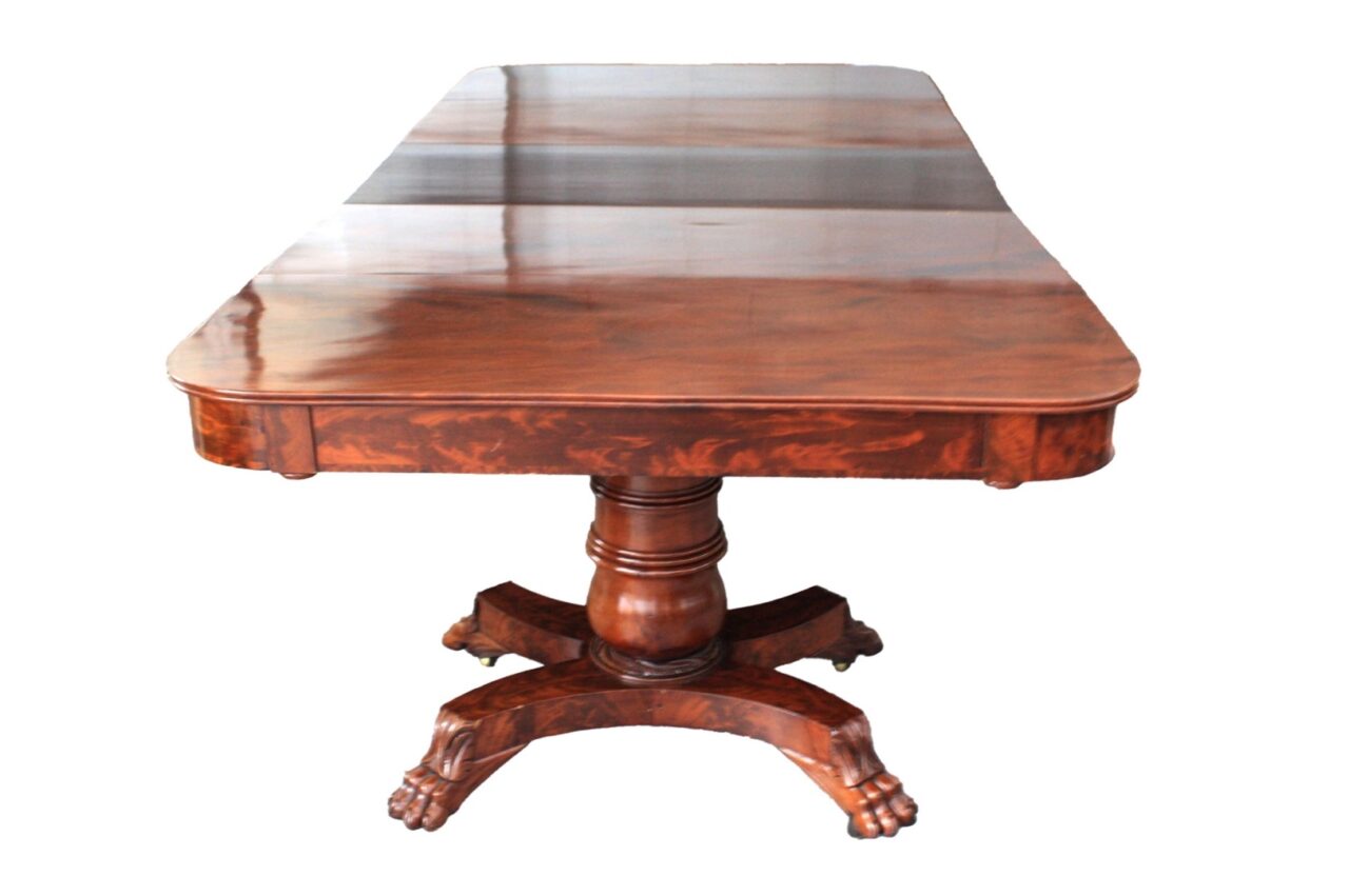 Federal Mahogany Banquet Table by Unknown Artist. 19th c. Bulbous turned shafts